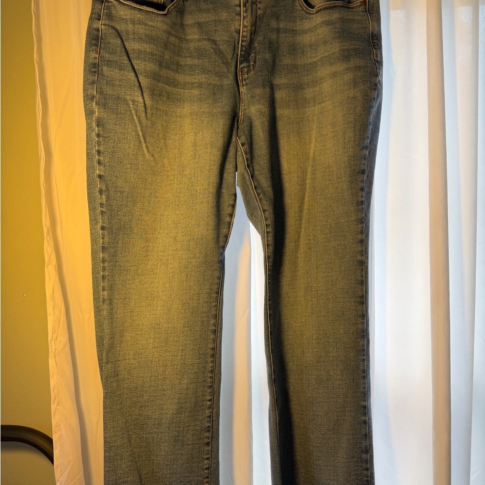 Judy Blue Straight Leg Jeans in Classic Blue